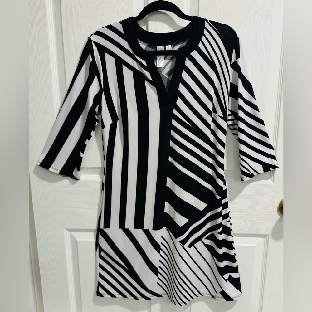 Emma & Michele Blk & White Geometric Striped V-Neck 3/4 Sleeve Shift Dress. Sz 6